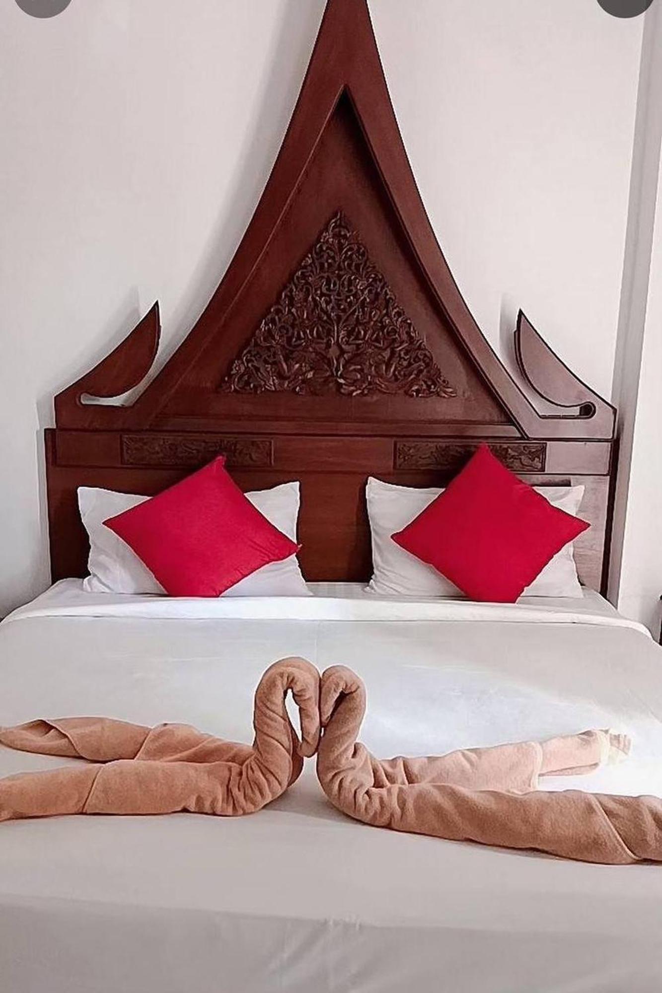 แพรว แมนชั่น Hotel หาดกมลา ภายนอก รูปภาพ
