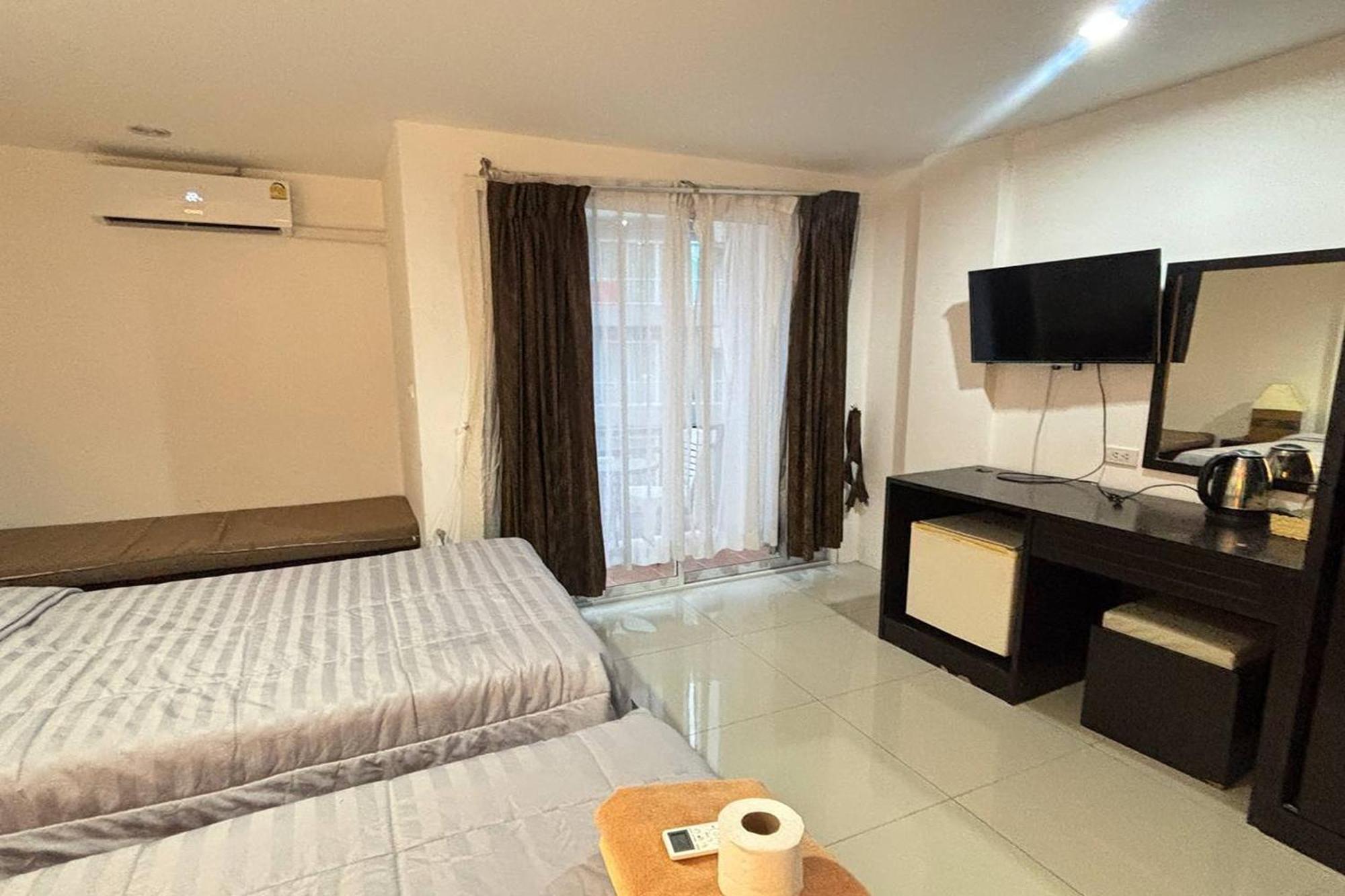 แพรว แมนชั่น Hotel หาดกมลา ภายนอก รูปภาพ